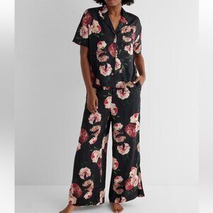 🆕 NWT Express Satin Pajama Set, Size Medium, Floral on Black